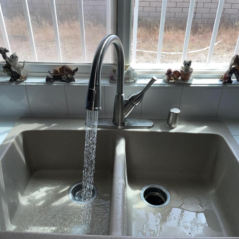 Delta brushed nickel kitchen faucet with pull-out sprayer