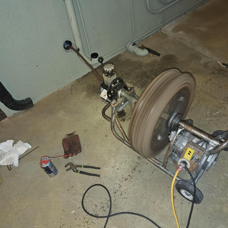 Sewer pipe obstruction clearing with cable machine