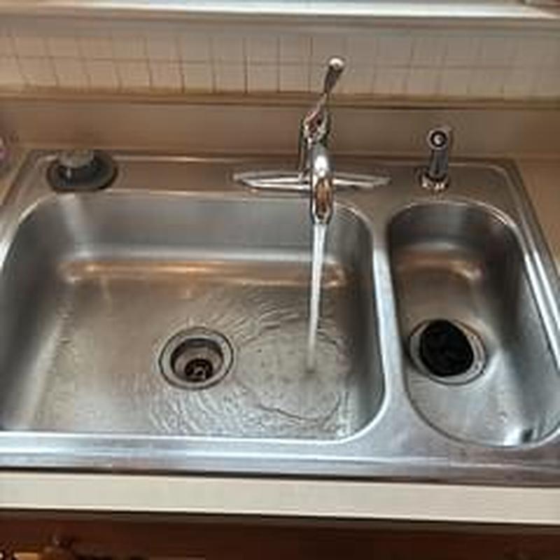 Kitchen sink faucet with running water and two basins