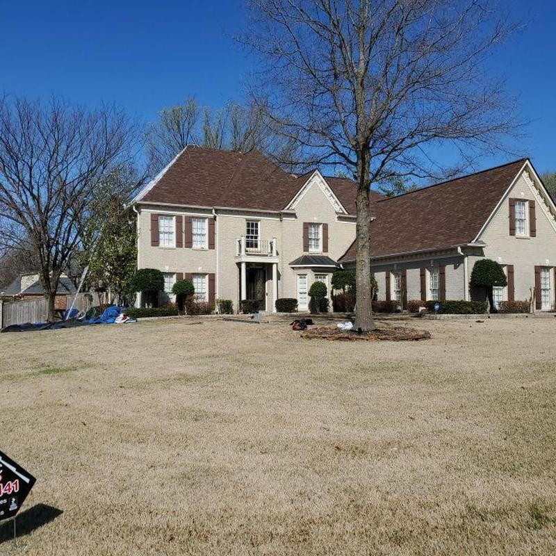 Owens Corning Oakridge shingle roof on large home