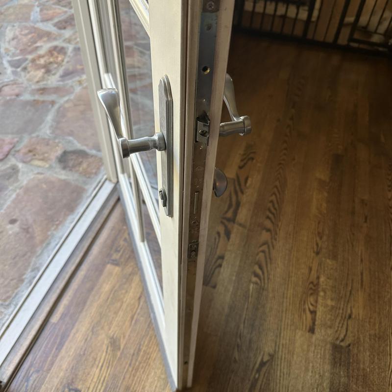 Multi-point door lock and handles adjustment and lubrication