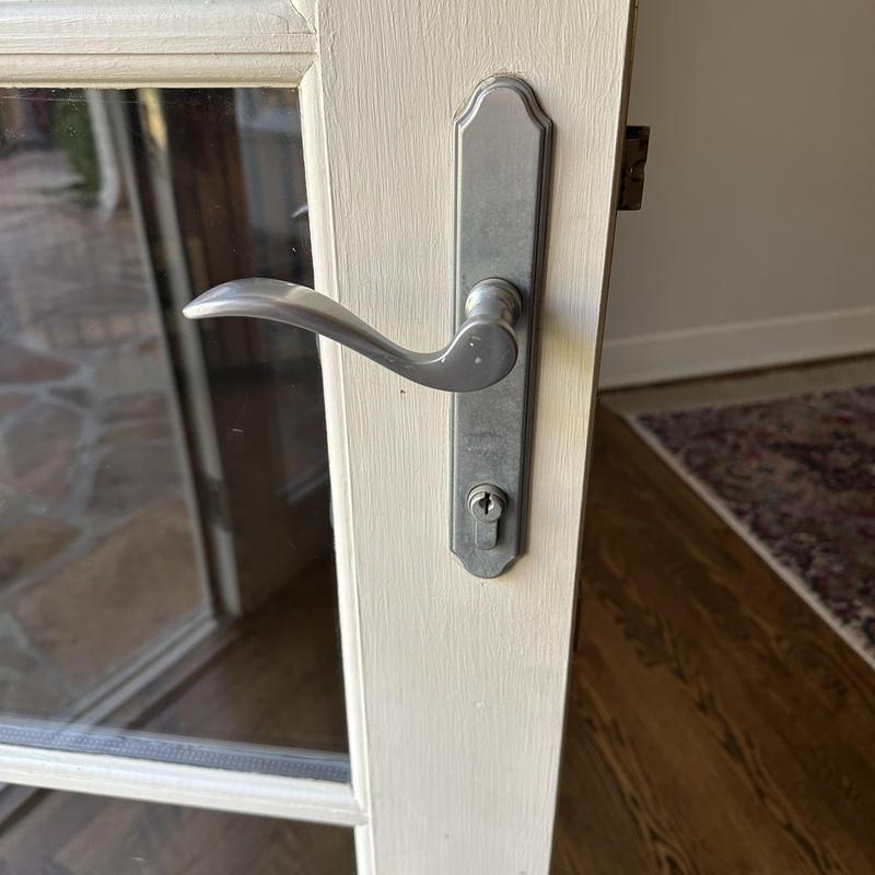 Multi-point door lock and handle adjustment