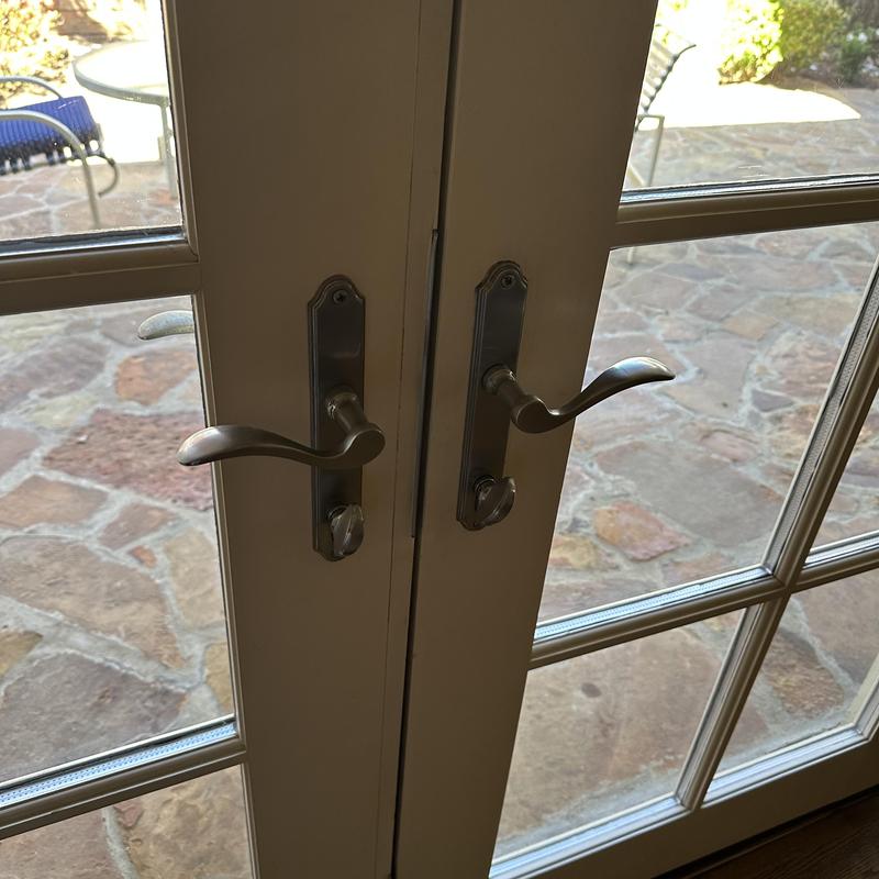 Multi-point door handles with glass panels adjustment