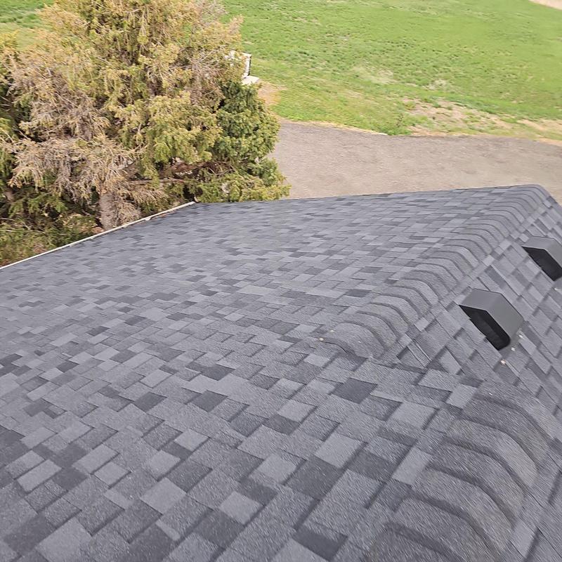 Asphalt shingle roof with ridge vents, no hail damage