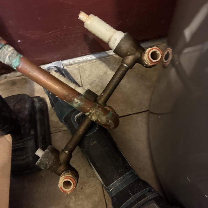 Water heater flex line connections and fittings