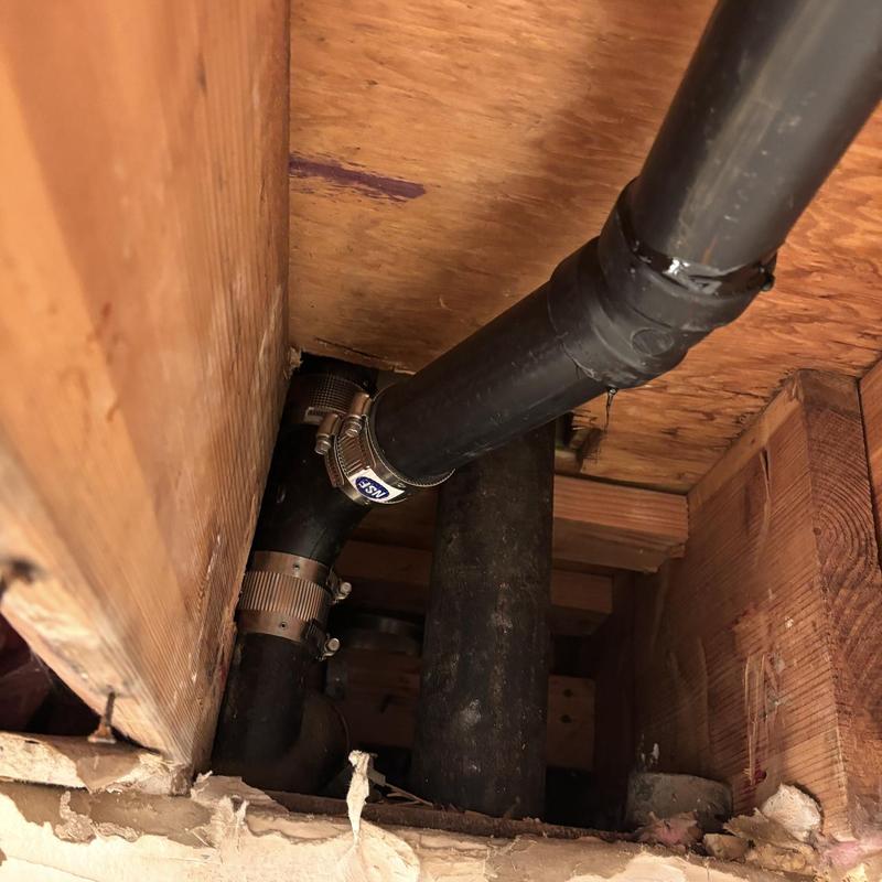 Shower drain P-trap and cast iron pipe connection
