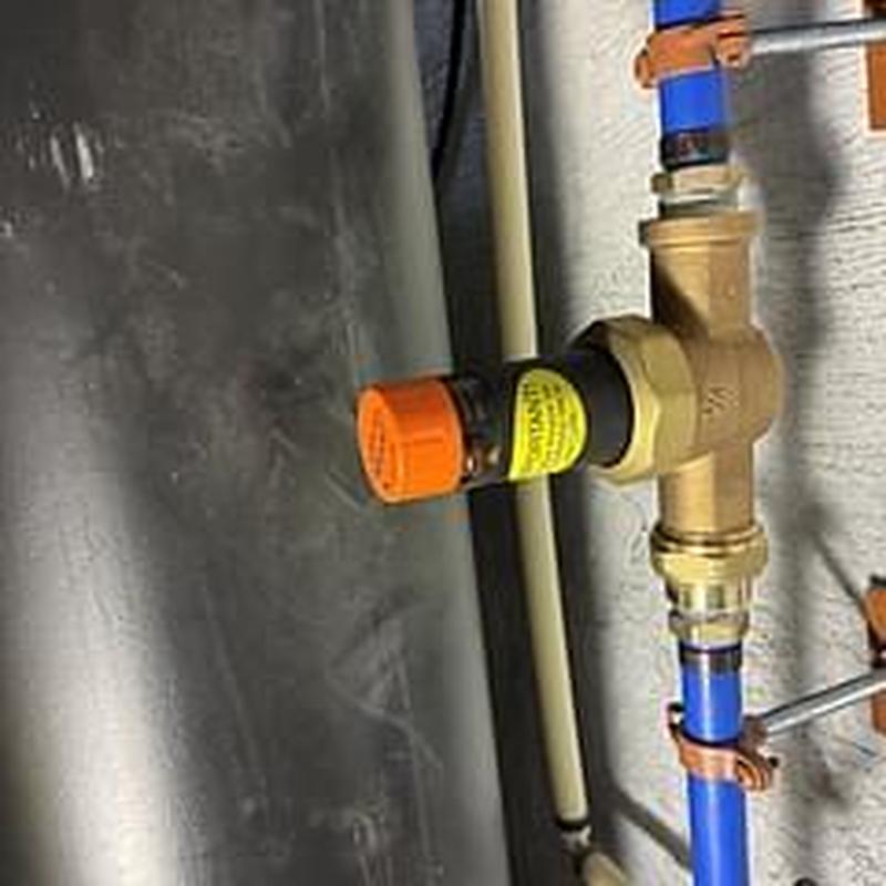 Pressure reducing valve with connected blue plumbing