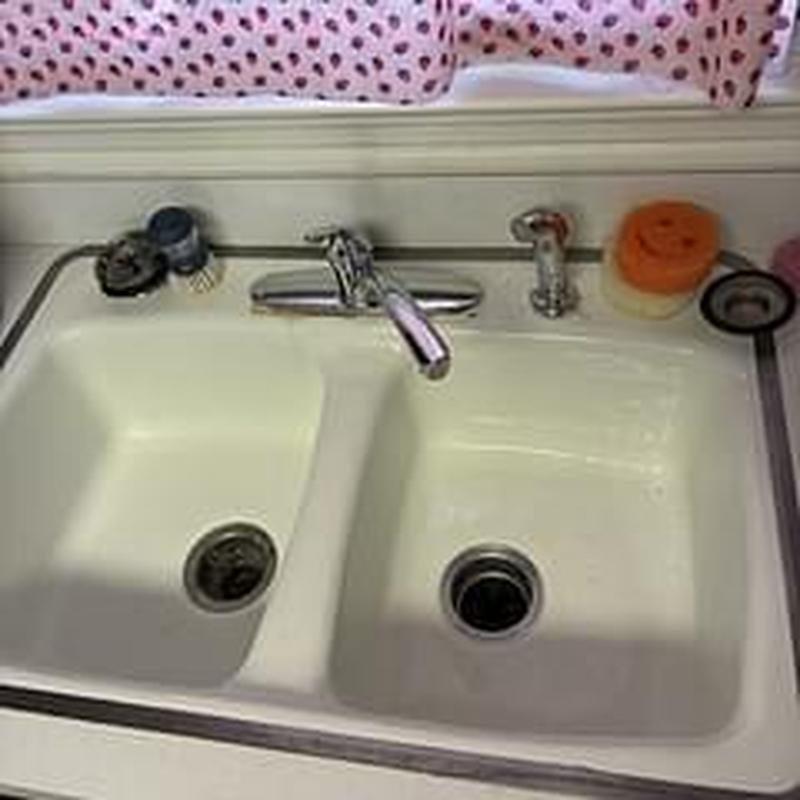 Kitchen faucet and dual basin sink installation