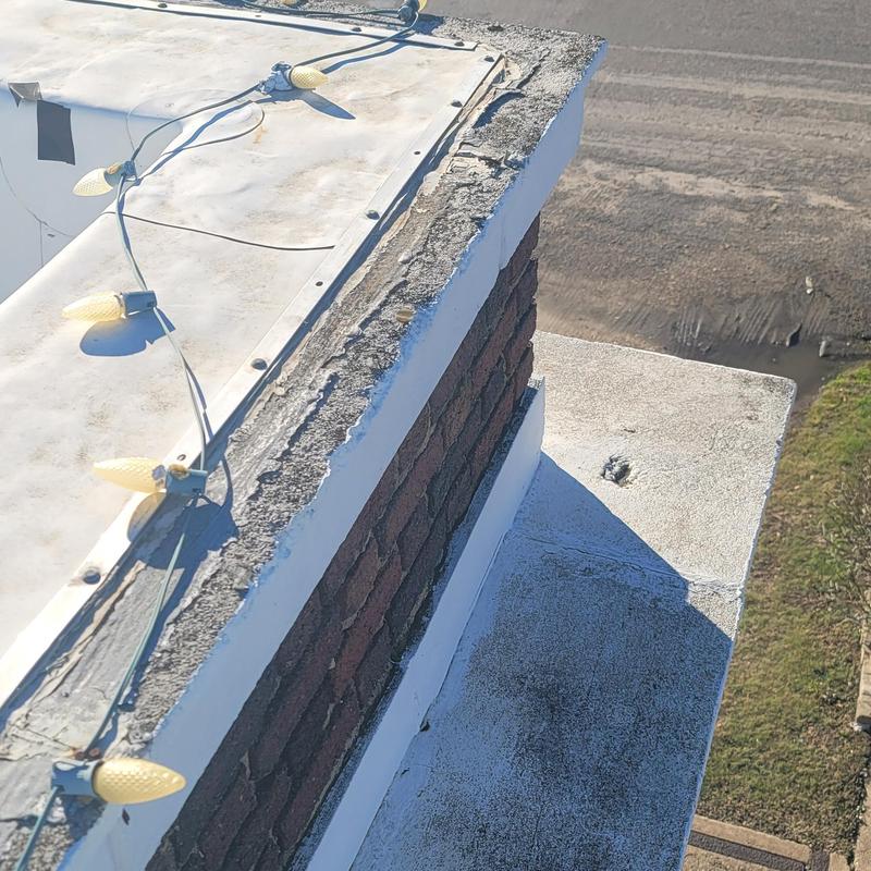 Flat roof edge with weather damage and string lights