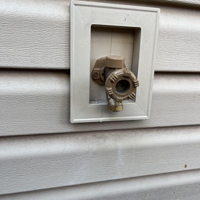 Hose bib exterior wall connection on siding panel Hose bib exterior wall connection on siding panel