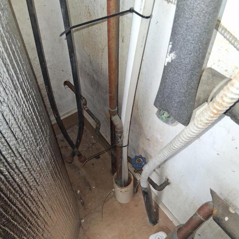 Tankless water heater plumbing pipes and connections