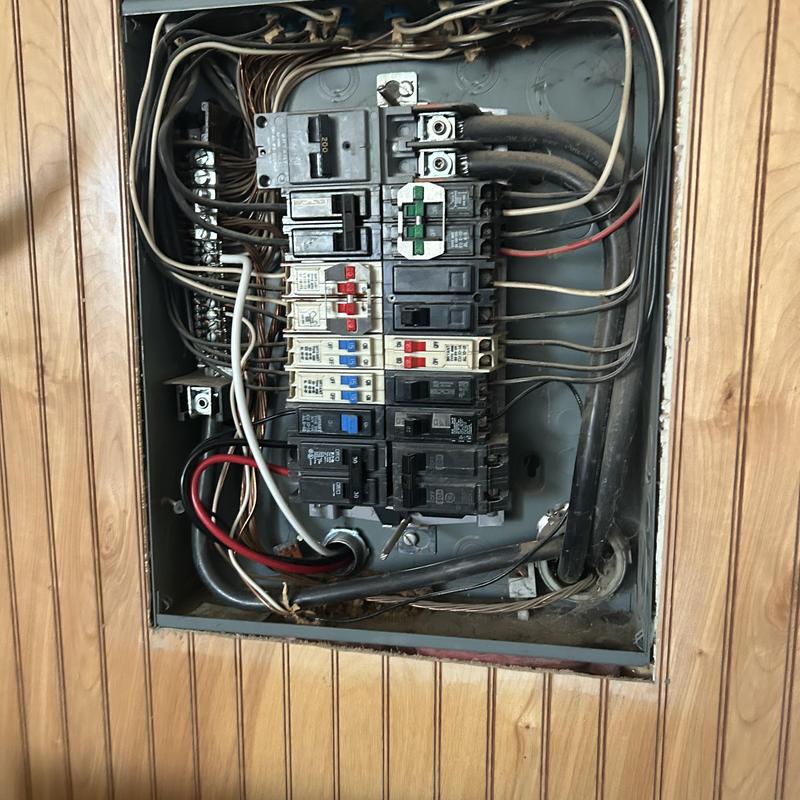 Water heater breaker wiring in electrical panel box