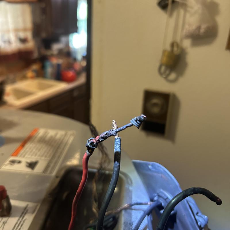 Water heater faulty wire with burnt connector ends