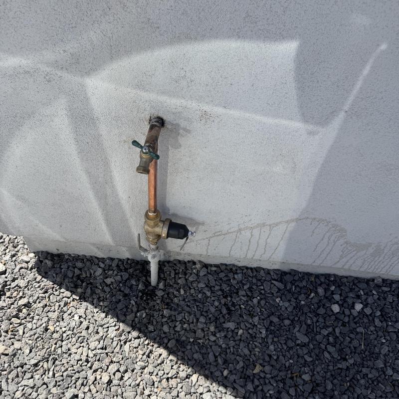 Outdoor water spigot with pressure reducing valve installation Outdoor water spigot with pressure reducing valve installation