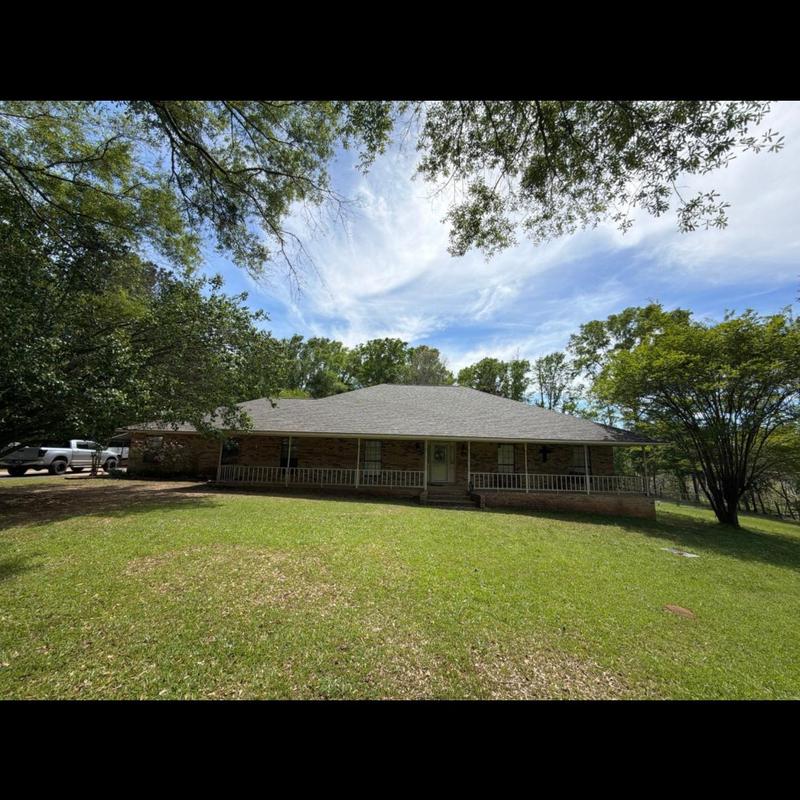 Architectural shingle roof on brick house in Florence, MS