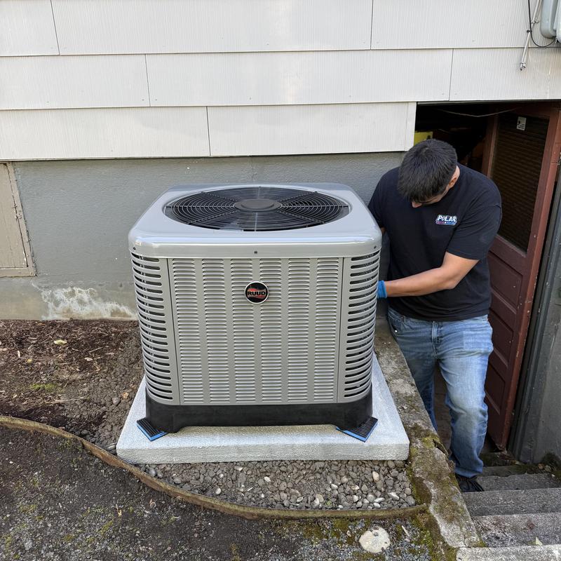 High efficiency Ruud air conditioning unit installation High efficiency Ruud air conditioning unit installation