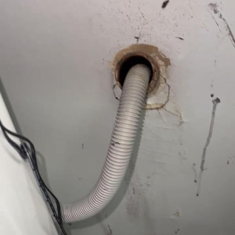 Washing machine drain hose and wall connection Washing machine drain hose and wall connection