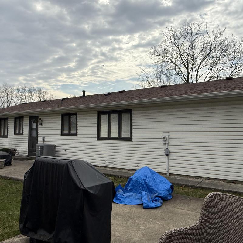 Atlas Pinnacle Pristine asphalt roof on single-story home