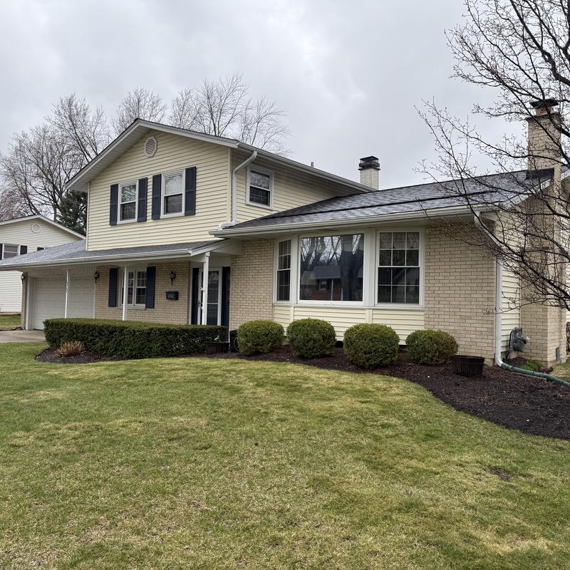 Atlas Pinnacle Pristine asphalt roof on house exterior