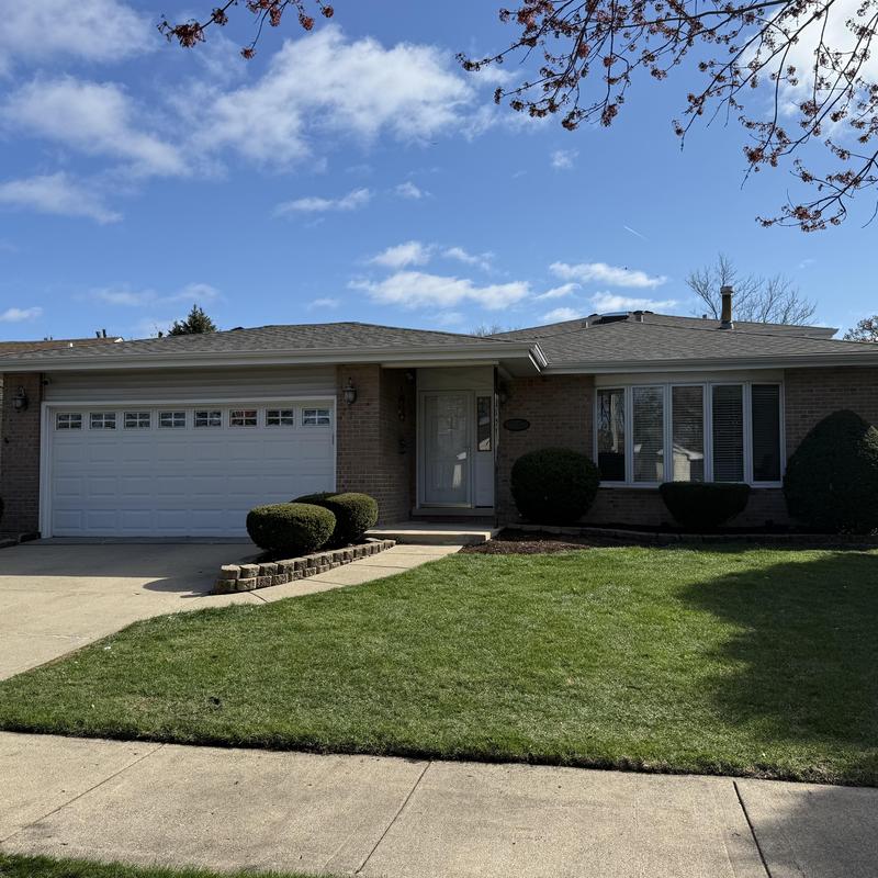 Atlas Class 4 impact roofing shingles on house roof