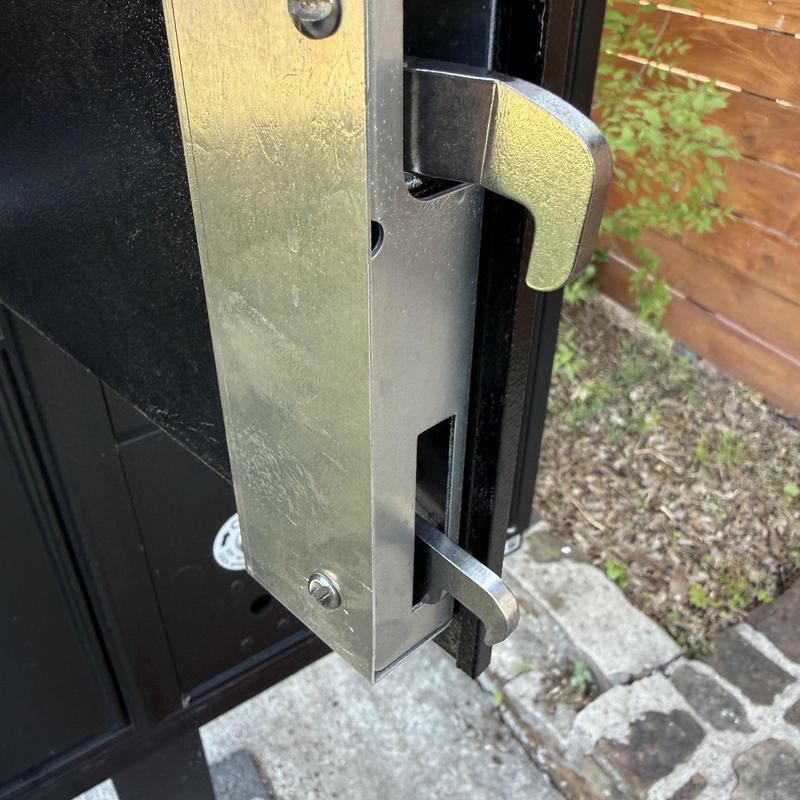 Mailbox lock cylinder and latch mechanism close-up