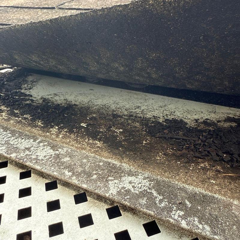 Roofing membrane with surface wear and debris buildup