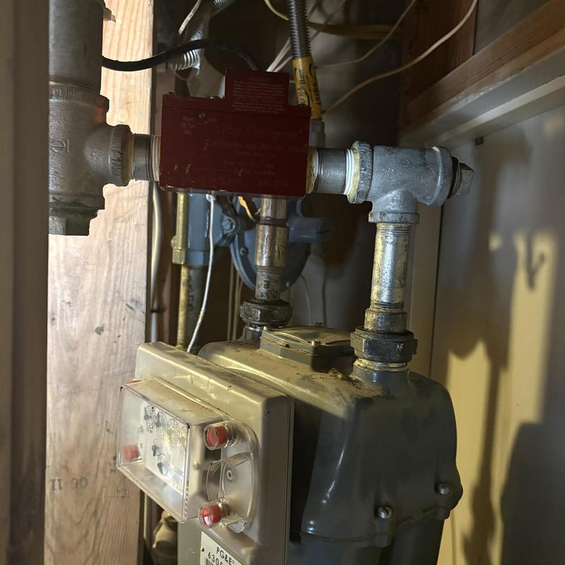 Earthquake emergency gas shutoff valve installation
