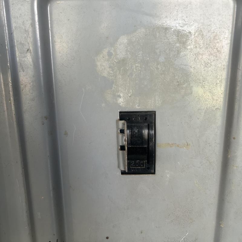 200 amp main breaker on electrical panel