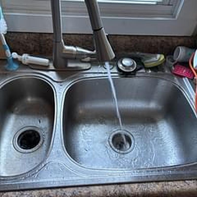Kitchen sink drain with running water cleaning