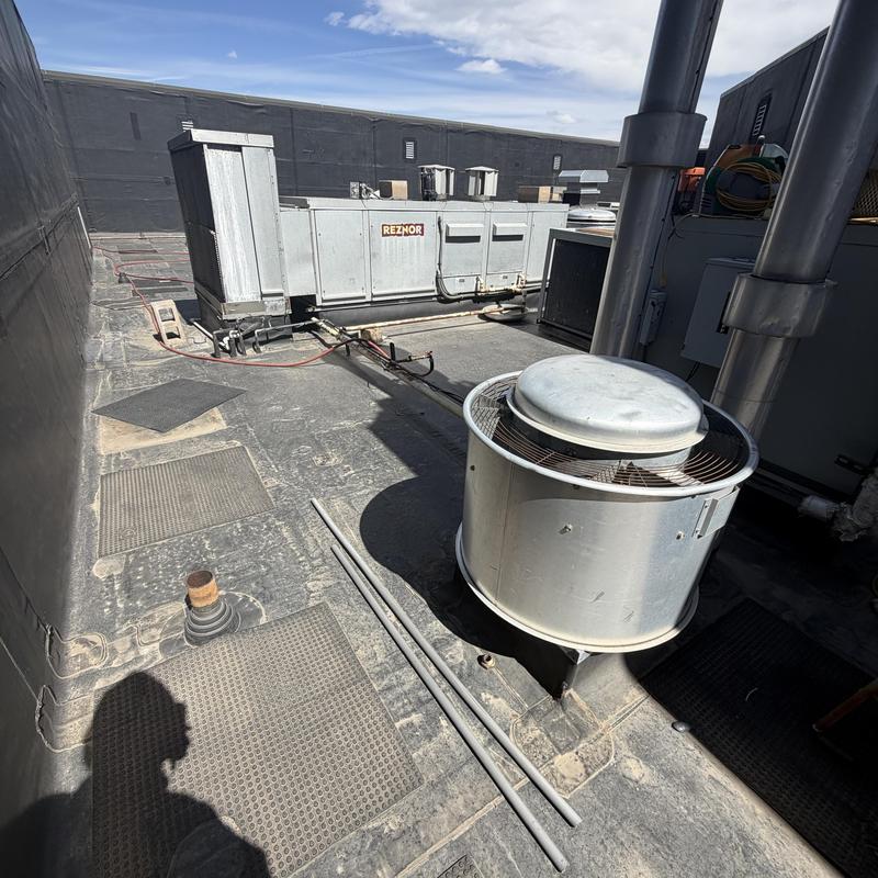 Reznor rooftop heater and ventilation fan system