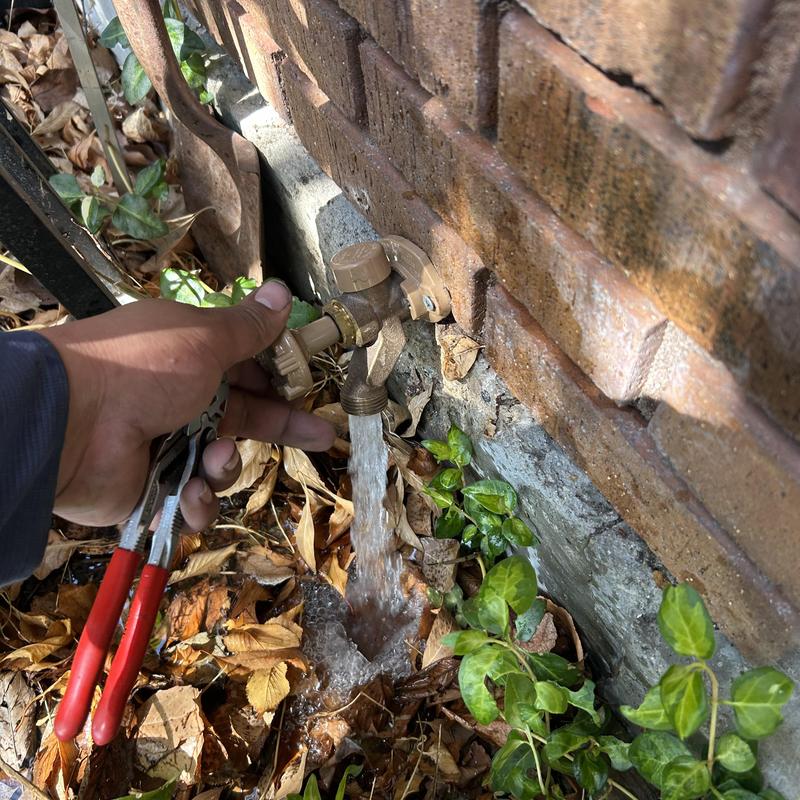 Hose bib faucet with high water pressure leak repair