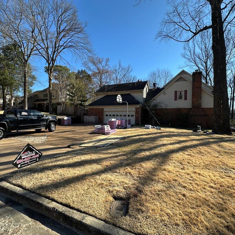Owens Corning Oakridge asphalt shingles stacked by house