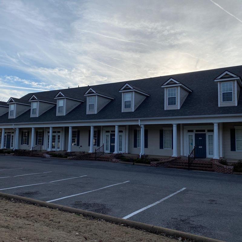 Owens Corning Oakridge asphalt roofing on commercial building