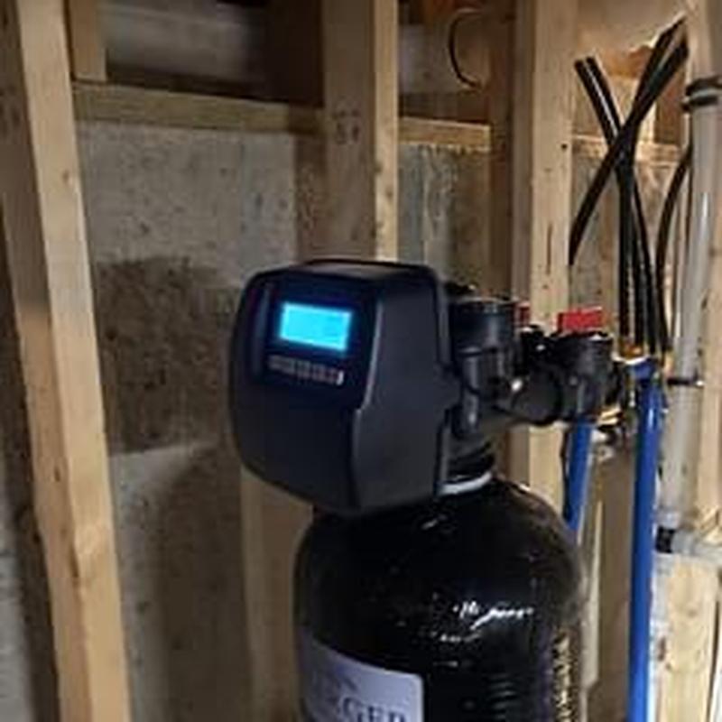 Water softener valve head with digital control panel