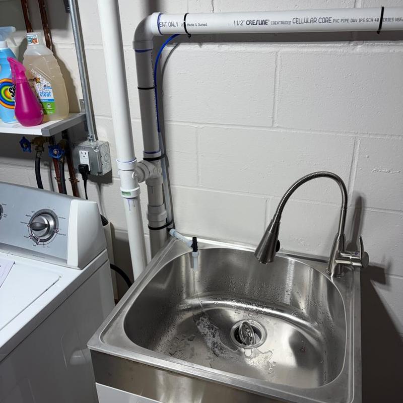 Laundry utility sink with faucet and water flow