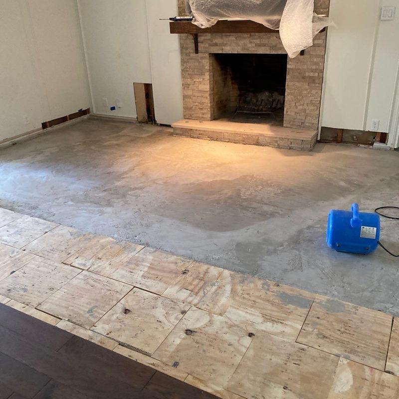 Hardwood flooring removal and subfloor drying near fireplace