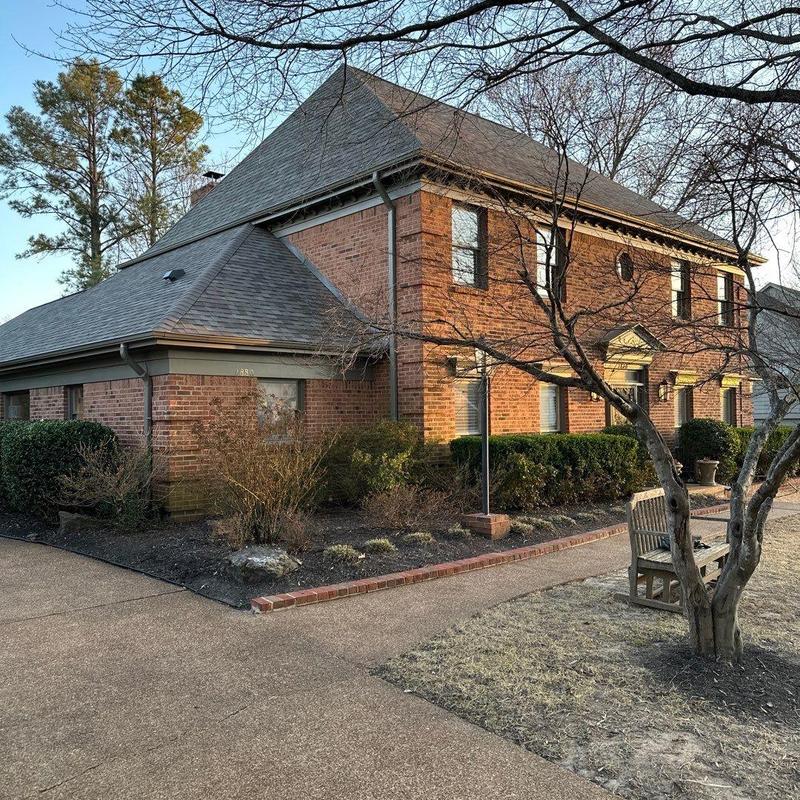 Owens Corning Oakridge asphalt roof on brick home