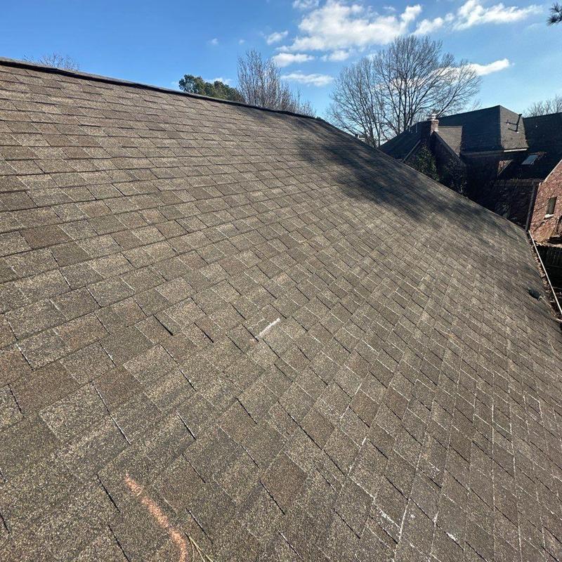 Owens Corning Oakridge asphalt roofing shingles on home