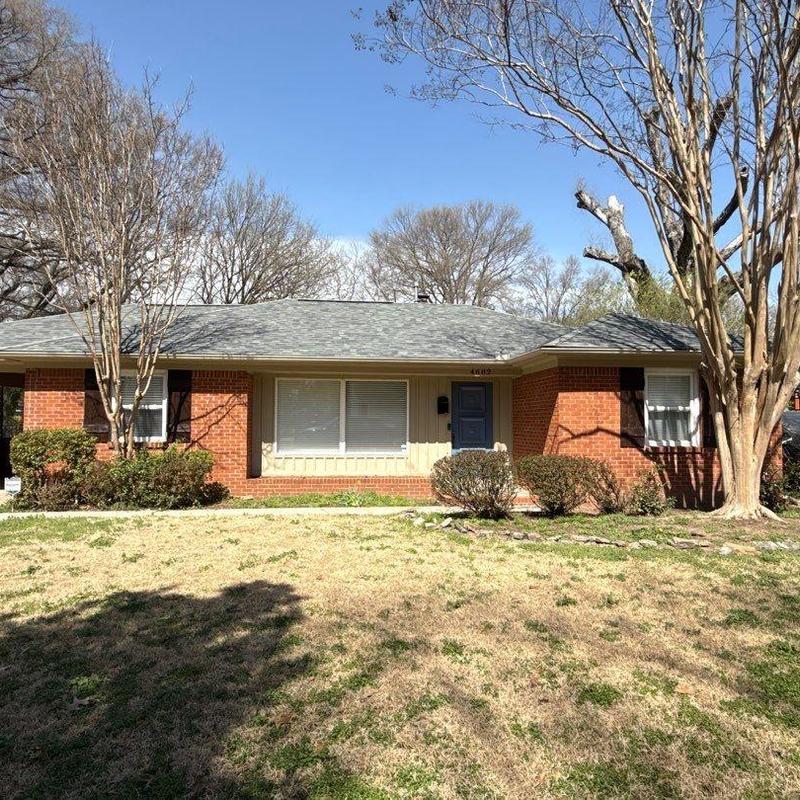 Owens Corning Oakridge asphalt roof on brick house