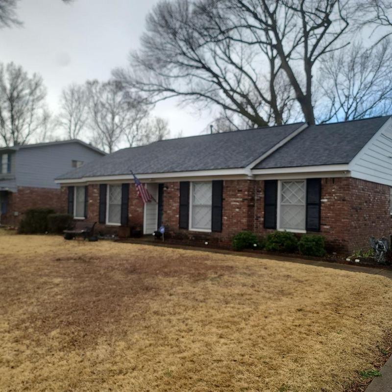 Owens Corning Oakridge asphalt roof on brick house