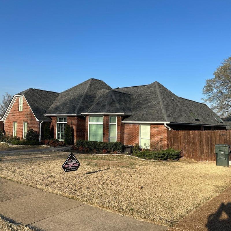 Owens Corning Oakridge asphalt roof on brick home