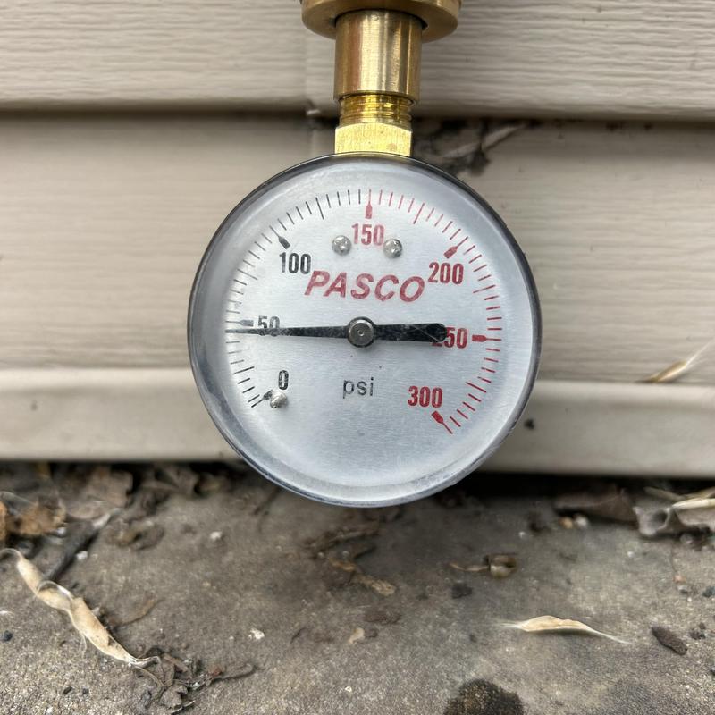 Irrigation hydrant pressure gauge reading at hose bib Irrigation hydrant pressure gauge reading at hose bib