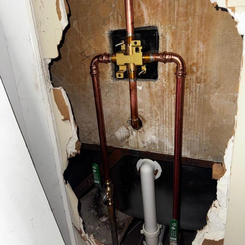 Shower faucet valve and copper piping installation