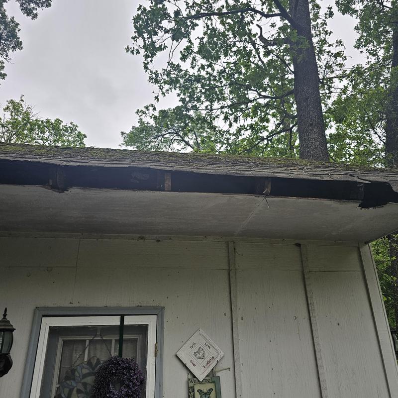 Roof edge and fascia with wind and hail damage