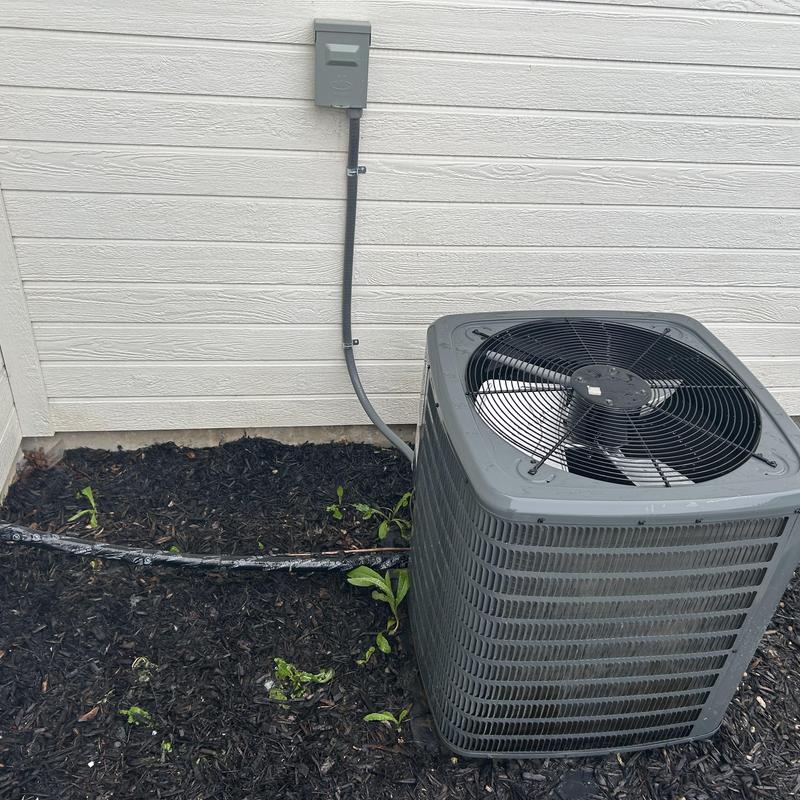 Air conditioner unit with electrical disconnect box outdoors