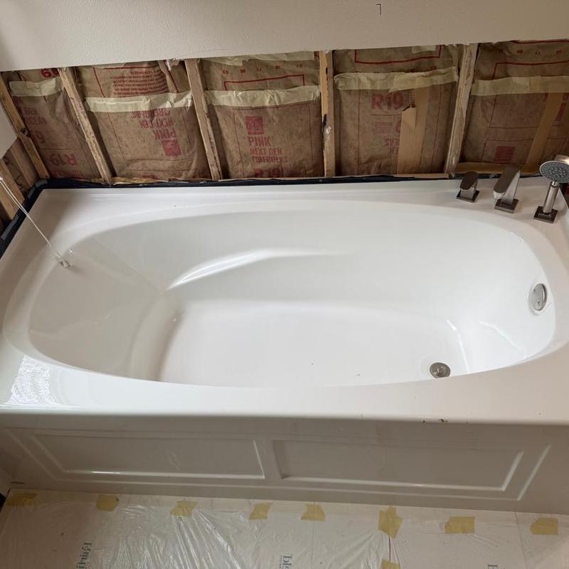 Roman tub valve and bathtub installation with plumbing