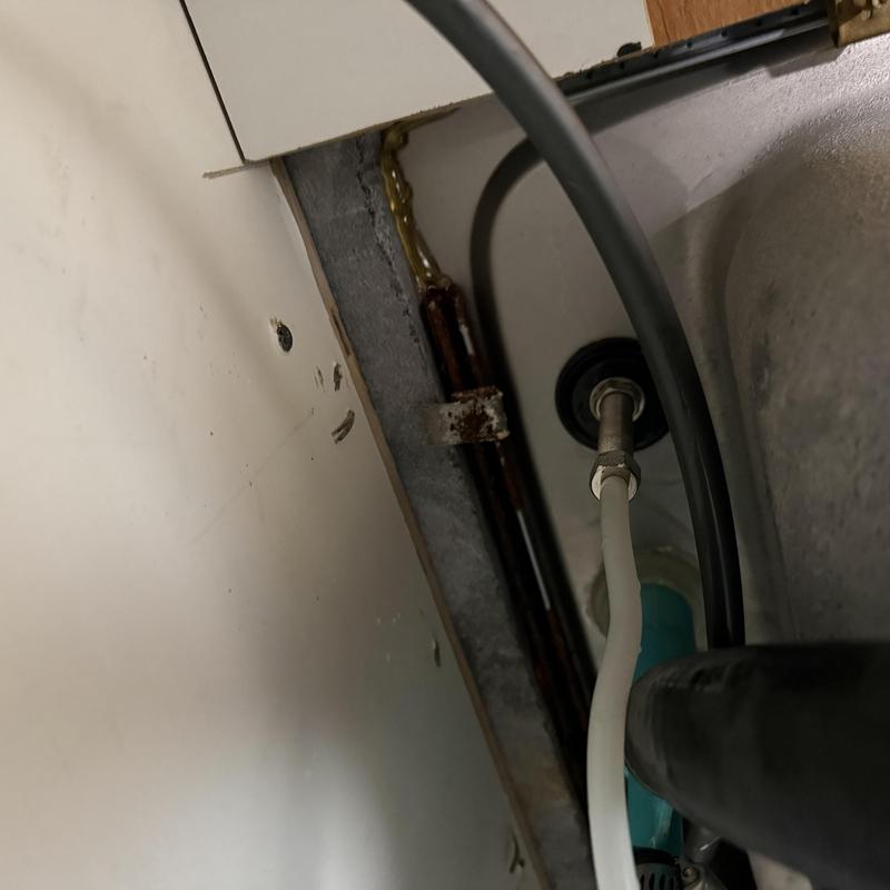 Water filter supply line with tightened connection under sink