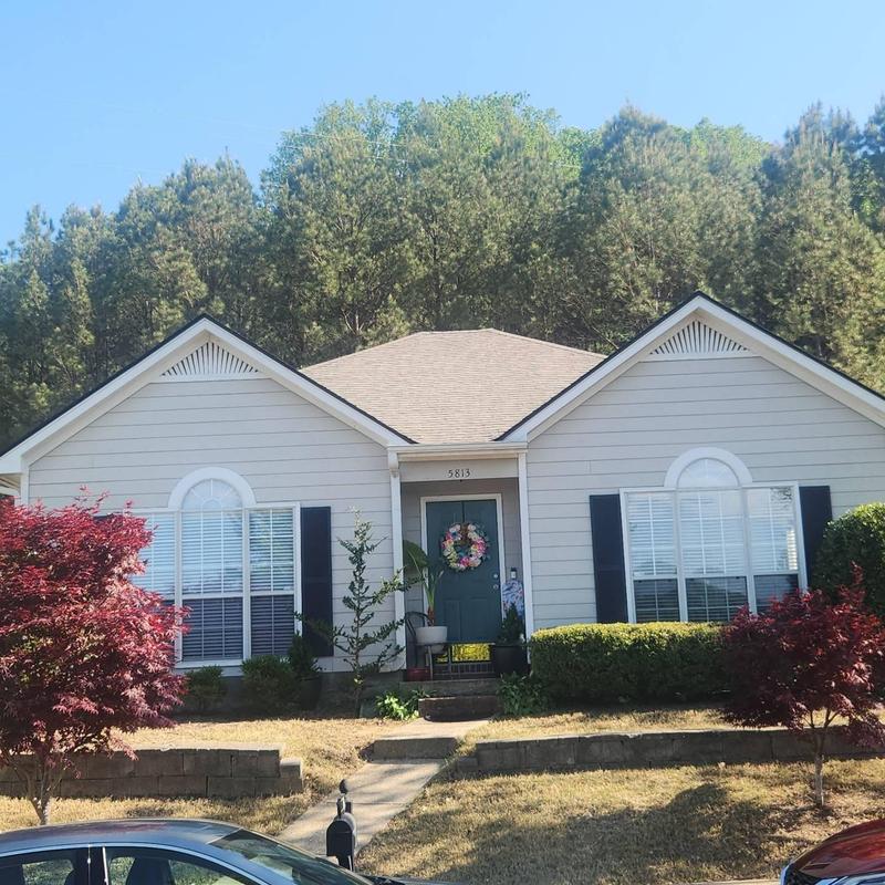 Owen's Corning Oakridge roof with Lamanco ridge vent