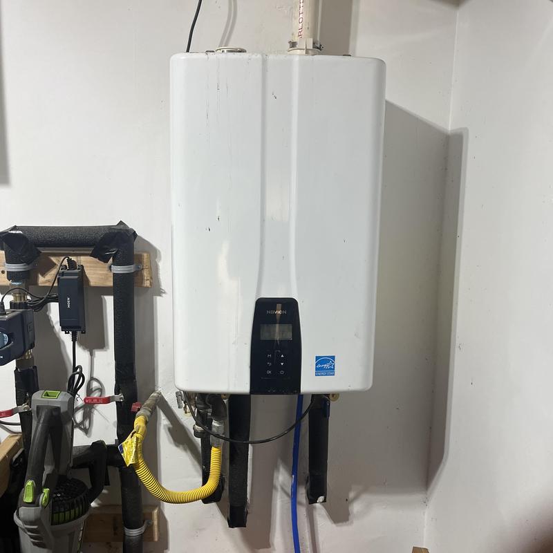 Tankless water heater with cleared drain line clog