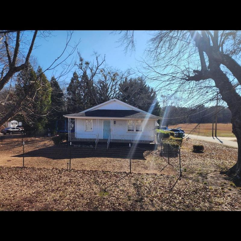 Roof shingles replacement on residential house in Spartanburg